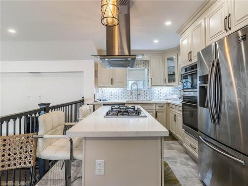 195 Tragina Avenue N, Hamilton, ON - Indoor Photo Showing Kitchen With Upgraded Kitchen