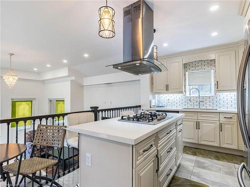 195 Tragina Avenue N, Hamilton, ON - Indoor Photo Showing Kitchen With Upgraded Kitchen