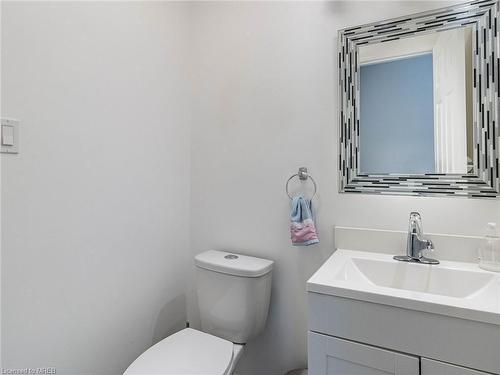 195 Tragina Avenue N, Hamilton, ON - Indoor Photo Showing Bathroom