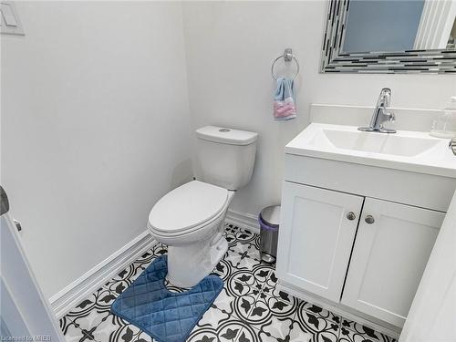 195 Tragina Avenue N, Hamilton, ON - Indoor Photo Showing Bathroom