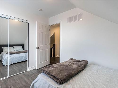 195 Tragina Avenue N, Hamilton, ON - Indoor Photo Showing Bedroom