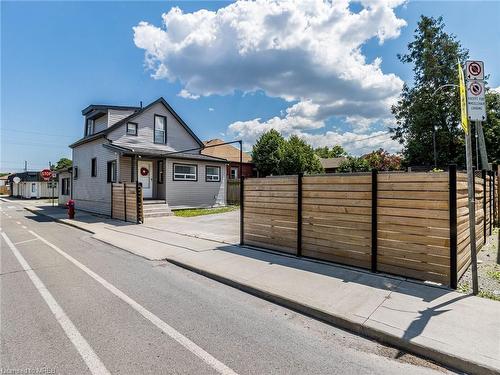 195 Tragina Avenue N, Hamilton, ON - Outdoor With Facade