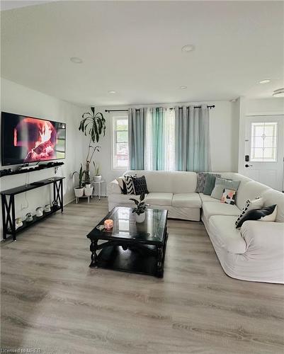 176 Wellesley Crescent W, London, ON - Indoor Photo Showing Living Room