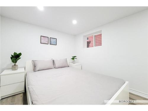 141 Mcanulty Boulevard, Hamilton, ON - Indoor Photo Showing Bedroom