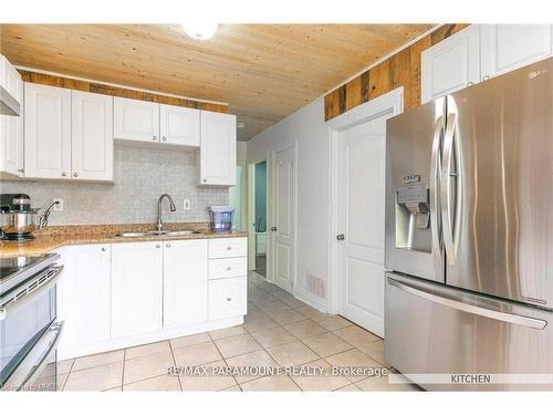 141 Mcanulty Boulevard, Hamilton, ON - Indoor Photo Showing Kitchen With Double Sink