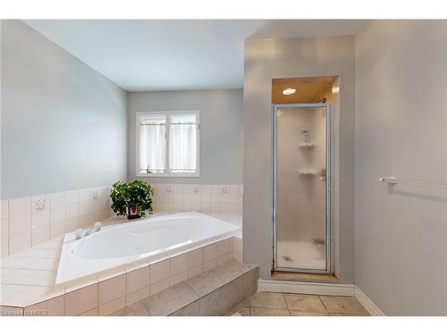5270 Giacco Court, Mississauga, ON - Indoor Photo Showing Bathroom