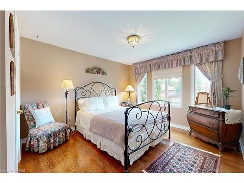 5270 Giacco Court, Mississauga, ON - Indoor Photo Showing Bedroom