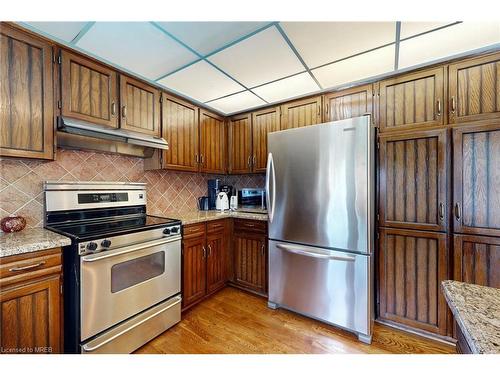 5270 Giacco Court, Mississauga, ON - Indoor Photo Showing Kitchen