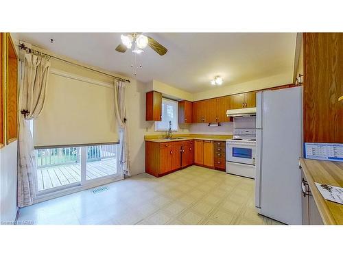 91 Fergus Avenue, Richmond Hill, ON - Indoor Photo Showing Kitchen