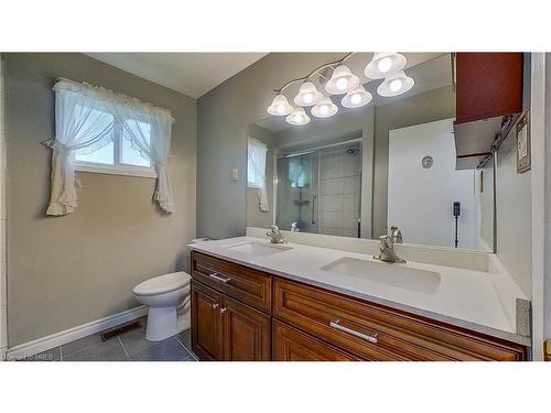 91 Fergus Avenue, Richmond Hill, ON - Indoor Photo Showing Bathroom