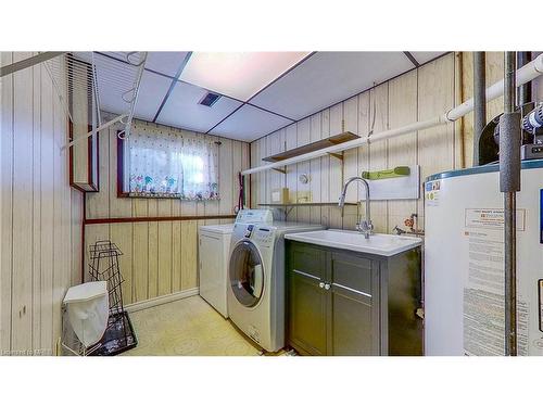 91 Fergus Avenue, Richmond Hill, ON - Indoor Photo Showing Laundry Room