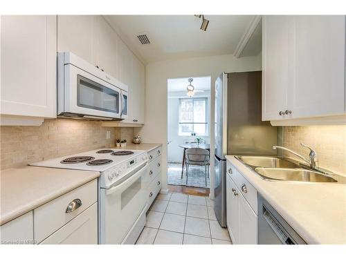 109-158 Crescent Road, Toronto, ON - Indoor Photo Showing Kitchen With Double Sink