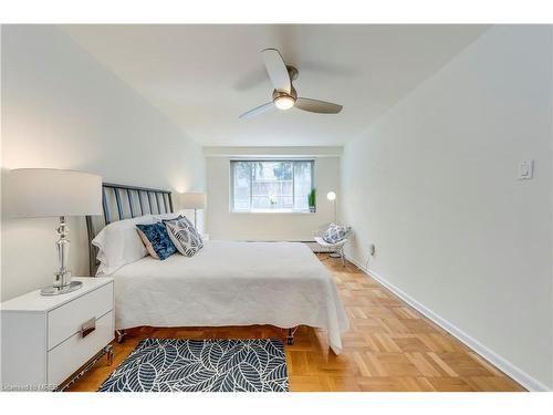 109-158 Crescent Road, Toronto, ON - Indoor Photo Showing Bedroom