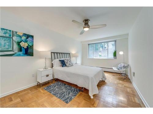 109-158 Crescent Road, Toronto, ON - Indoor Photo Showing Bedroom