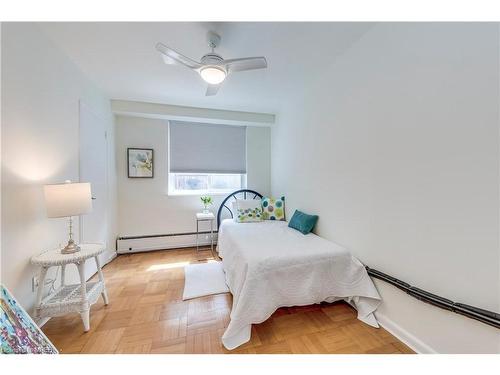 109-158 Crescent Road, Toronto, ON - Indoor Photo Showing Bedroom