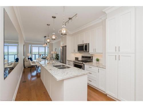 611-90 Orchard Point Road, Orillia, ON - Indoor Photo Showing Kitchen With Double Sink With Upgraded Kitchen