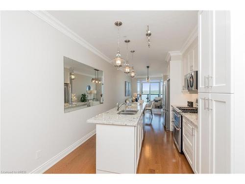 611-90 Orchard Point Road, Orillia, ON - Indoor Photo Showing Kitchen With Double Sink With Upgraded Kitchen