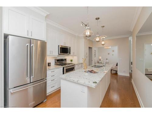 611-90 Orchard Point Road, Orillia, ON - Indoor Photo Showing Kitchen With Double Sink With Upgraded Kitchen