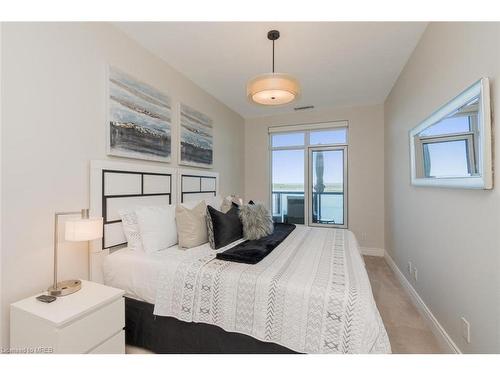 611-90 Orchard Point Road, Orillia, ON - Indoor Photo Showing Bedroom