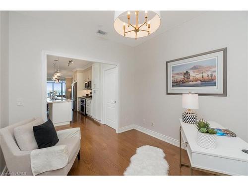 611-90 Orchard Point Road, Orillia, ON - Indoor Photo Showing Living Room