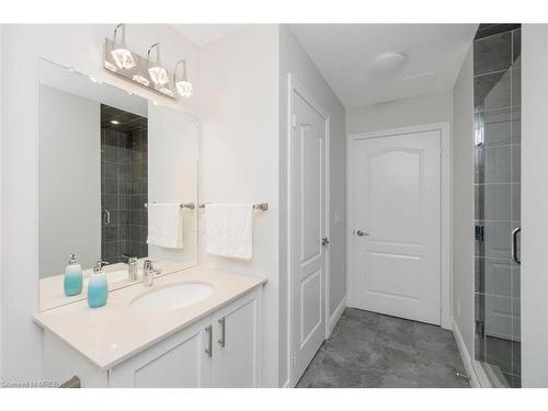 611-90 Orchard Point Road, Orillia, ON - Indoor Photo Showing Bathroom