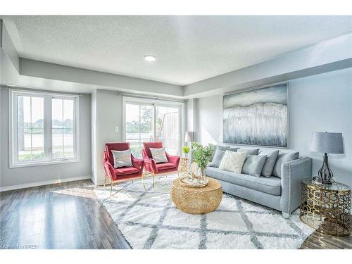 4-2500 Post Road, Oakville, ON - Indoor Photo Showing Living Room