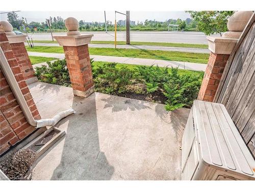 4-2500 Post Road, Oakville, ON - Outdoor