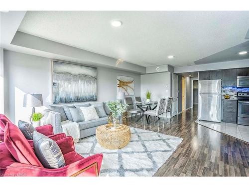 4-2500 Post Road, Oakville, ON - Indoor Photo Showing Living Room