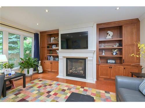 14 Penrose Court, Brampton, ON - Indoor Photo Showing Living Room