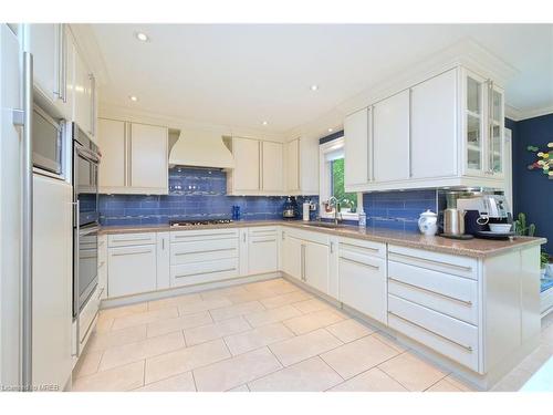 14 Penrose Court, Brampton, ON - Indoor Photo Showing Kitchen