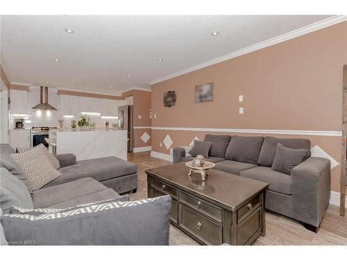 22 Mcintyre Lane Lane, Grand Valley, ON - Indoor Photo Showing Living Room