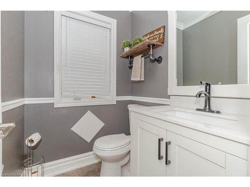 22 Mcintyre Lane Lane, Grand Valley, ON - Indoor Photo Showing Bathroom