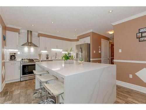 22 Mcintyre Lane Lane, Grand Valley, ON - Indoor Photo Showing Kitchen With Upgraded Kitchen