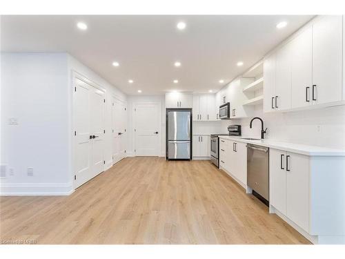 880 Seventh Street, Mississauga, ON - Indoor Photo Showing Kitchen With Upgraded Kitchen