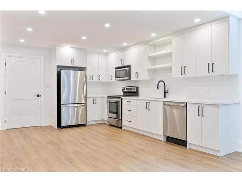 880 Seventh Street, Mississauga, ON - Indoor Photo Showing Kitchen With Upgraded Kitchen