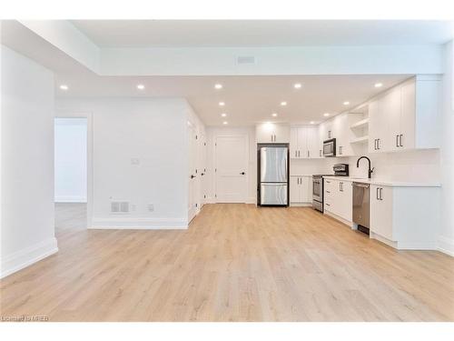 880 Seventh Street, Mississauga, ON - Indoor Photo Showing Kitchen