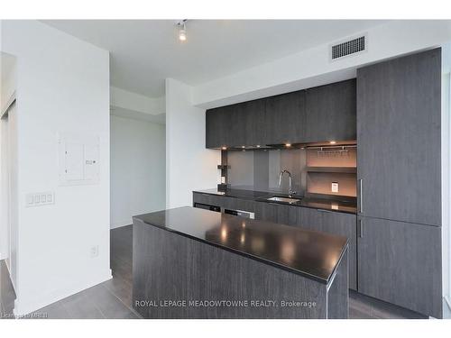 1110-28 Ann Street, Mississauga, ON - Indoor Photo Showing Kitchen