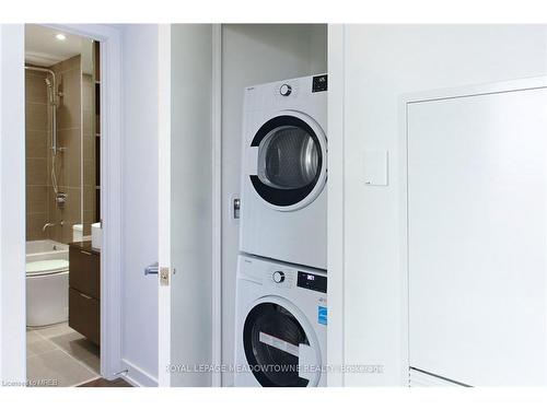 1110-28 Ann Street, Mississauga, ON - Indoor Photo Showing Laundry Room