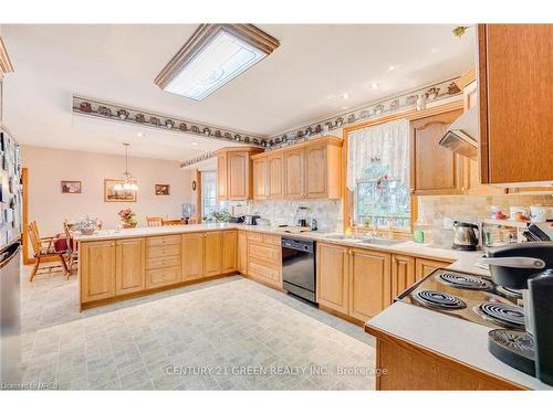 875 Safari Road, Hamilton, ON - Indoor Photo Showing Kitchen