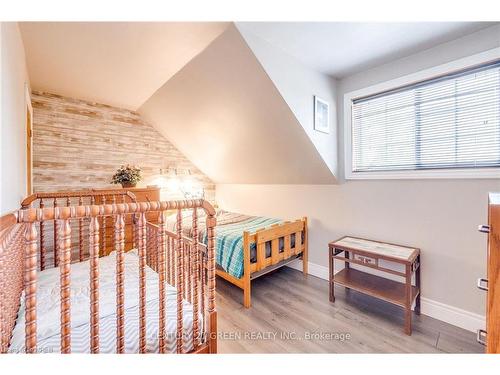 875 Safari Road, Hamilton, ON - Indoor Photo Showing Bedroom