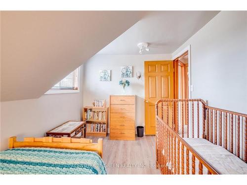 875 Safari Road, Hamilton, ON - Indoor Photo Showing Bedroom