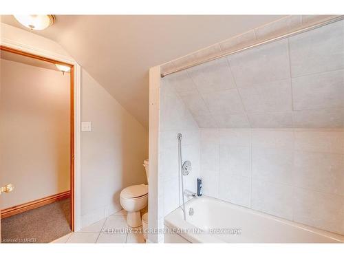 875 Safari Road, Hamilton, ON - Indoor Photo Showing Bathroom