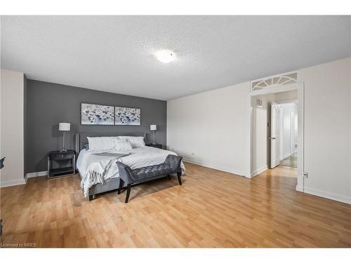 2873 Gulfstream Way, Mississauga, ON - Indoor Photo Showing Bedroom