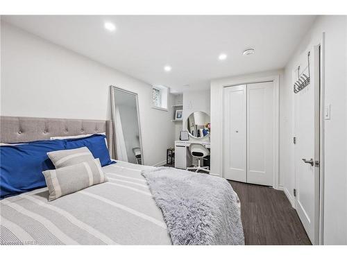 2873 Gulfstream Way, Mississauga, ON - Indoor Photo Showing Bedroom