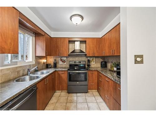 2873 Gulfstream Way, Mississauga, ON - Indoor Photo Showing Kitchen With Double Sink