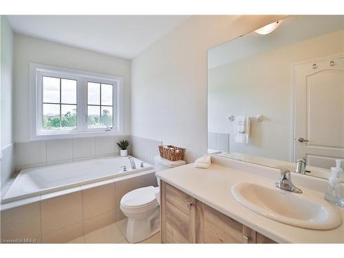 77 Anderson Road, Brantford, ON - Indoor Photo Showing Bathroom