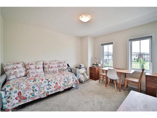 77 Anderson Road, Brantford, ON - Indoor Photo Showing Bedroom