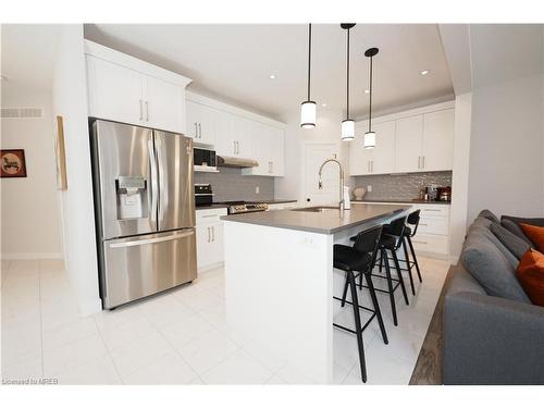 2267 Tokala Trail, London, ON - Indoor Photo Showing Kitchen With Upgraded Kitchen