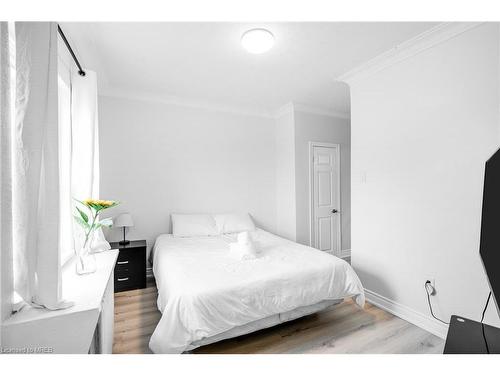 328-8 Queenston Street, St. Catharines, ON - Indoor Photo Showing Bedroom