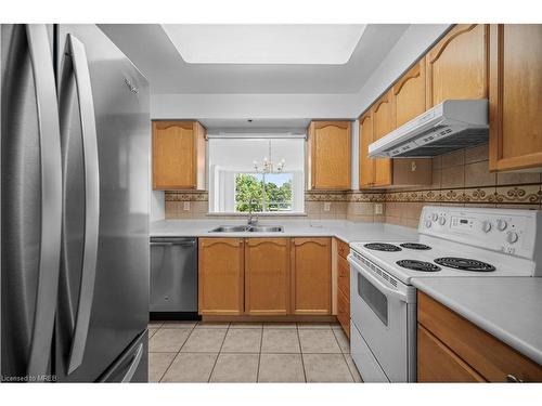 1215-100 Burloak Drive, Burlington, ON - Indoor Photo Showing Kitchen With Double Sink